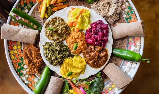 Vegan deluxe platter with ten sides